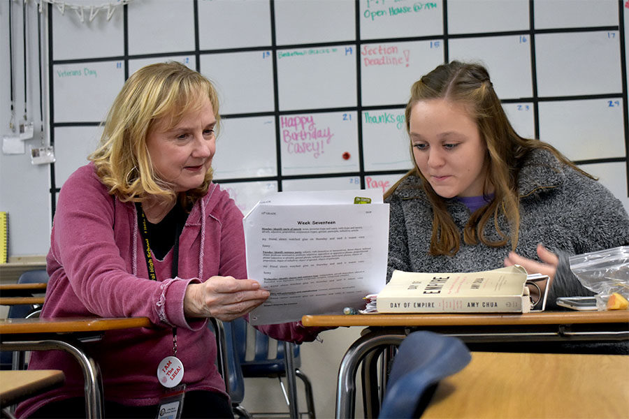 Tiger staff advisor Carol Holiman interacts with her newspaper staff. Students work on stories as Holiman asks about their progress in their work. (photo by Jakob Mueller)