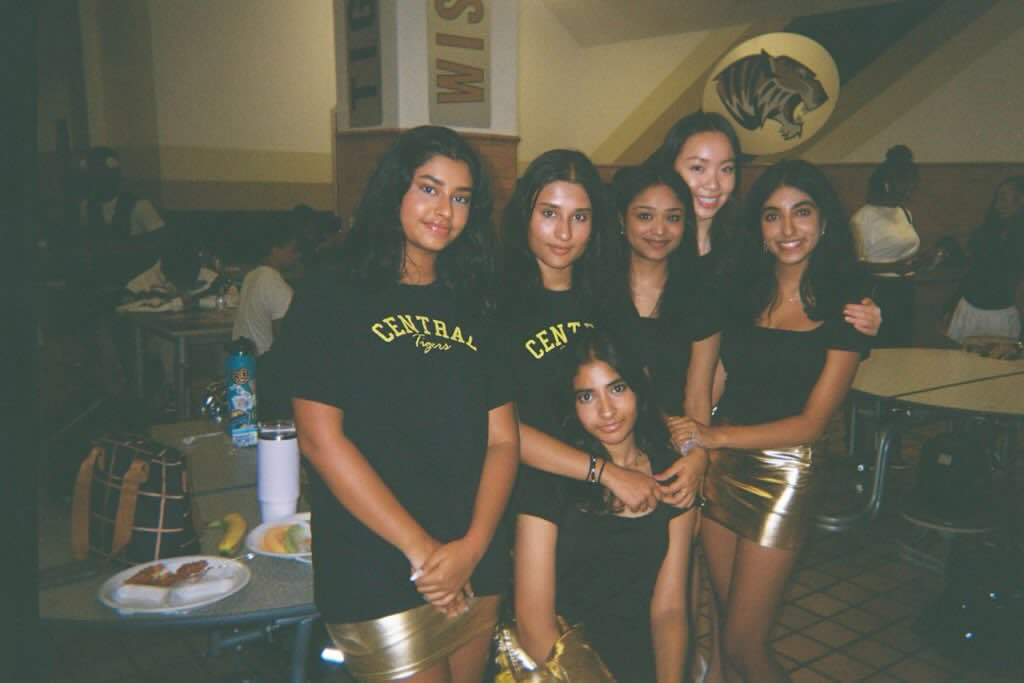 Saira George, Aungsla Pathak, Dhruvika Thota, Sandra Lin, Disha Rahm and Geethika Atluri pose for a photo at senior breakfast.
