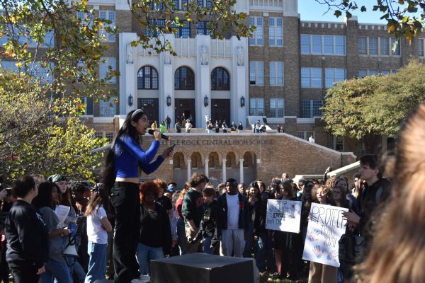 Sophomore Vannia Mendiola speaks at the walkout. 